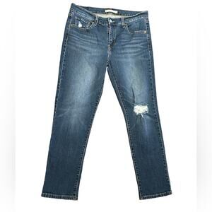 Levi’s Boyfriend Jeans in a Womens Size 28 x 26 Lightly Distressed Jeans